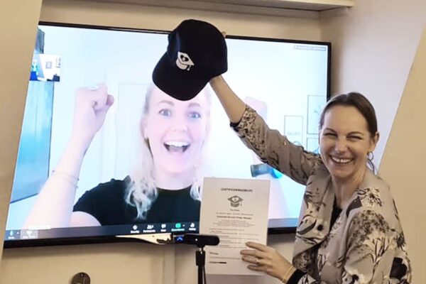 Tania Ellis certificerer ny elev